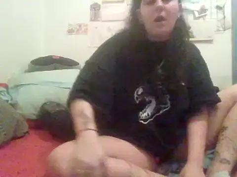 Snapshot of Lyths20 chatting on 02/08/25, 01:44 Lyths20 online show from 02/08/25, 01:44