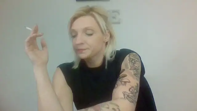 Snapshot of MegaVanyBunny chatting on 12/29/24, 10:47 MegaVanyBunny online show from 12/29/24, 10:47