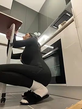 Snapshot of claraxjoyy chatting on 01/11/25, 04:48 claraxjoyy online show from 01/11/25, 04:48