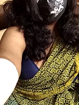 Snapshot of Rathi22 chatting on 12/16/25, 02:44 Rathi22 online show from 12/16/25, 02:44