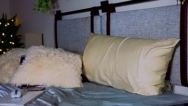 Snapshot of ivynyxx chatting on 04/15/26, 07:58 ivynyxx online show from 04/15/26, 07:58