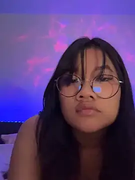 Snapshot of AcidBubbleRain chatting on 02/14/25, 12:09 AcidBubbleRain online show from 02/14/25, 12:09