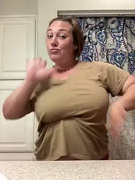 Snapshot of bjayburn chatting on 01/14/25, 05:40 bjayburn online show from 01/14/25, 05:40