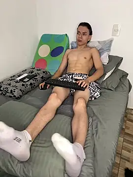 Snapshot of Young_latin_master777 chatting on 01/04/25, 03:07 Young latin master777 online show from 01/04/25, 03:07