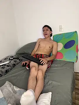 Snapshot of Young_latin_master777 chatting on 01/06/25, 01:20 Young latin master777 online show from 01/06/25, 01:20