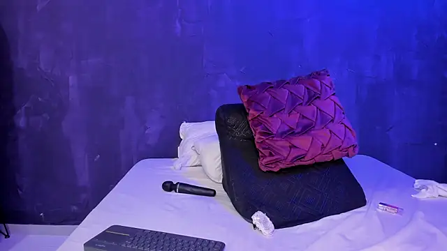 lee Powder online show from 02/04/25, 05:01