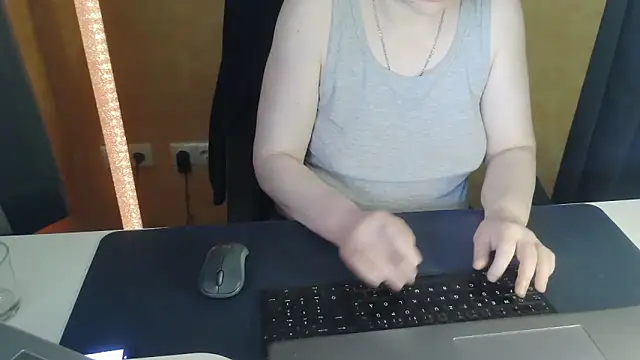 Sweet Phoenix online show from 06/12/26, 07:29