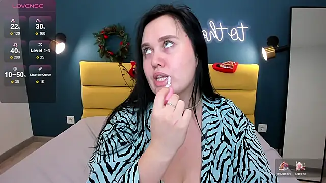Snapshot of GloriaBates chatting on 01/13/25, 04:39 GloriaBates online show from 01/13/25, 04:39