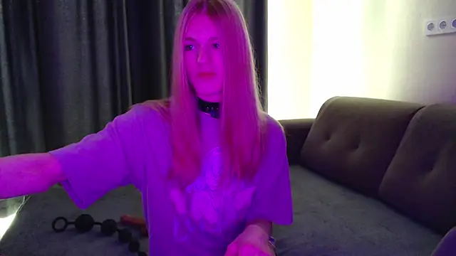 blaire  18 online show from 03/06/25, 06:41