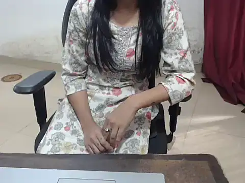 Snapshot of Honey_Bee25 chatting on 12/16/25, 06:29 Honey Bee25 online show from 12/16/25, 06:29