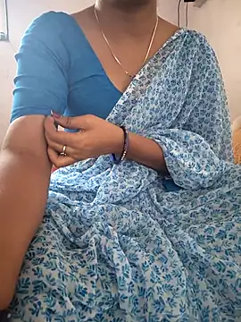 lovelygirl4567 online show from 04/15/26, 05:03