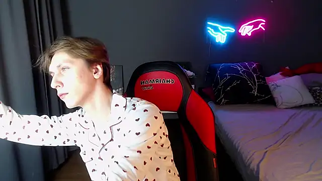 Adrian Di online show from 01/11/25, 06:14