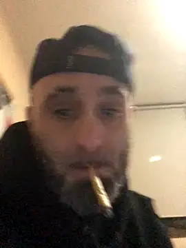 Snapshot of josueswvillaA1 chatting on 11/18/25, 10:47 josueswvillaA1 online show from 11/18/25, 10:47