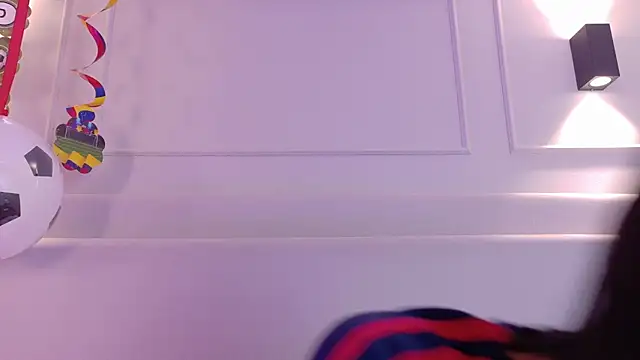 Snapshot of NaomiKlarc chatting on 06/18/26, 11:36 NaomiKlarc online show from 06/18/26, 11:36
