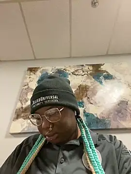 Snapshot of DamnBubbles chatting on 01/19/25, 12:06 DamnBubbles online show from 01/19/25, 12:06