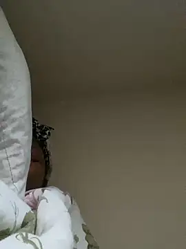 Snapshot of DamnBubbles chatting on 02/07/25, 12:28 DamnBubbles online show from 02/07/25, 12:28