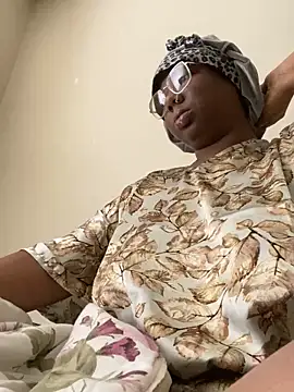 Snapshot of DamnBubbles chatting on 03/19/25, 06:23 DamnBubbles online show from 03/19/25, 06:23