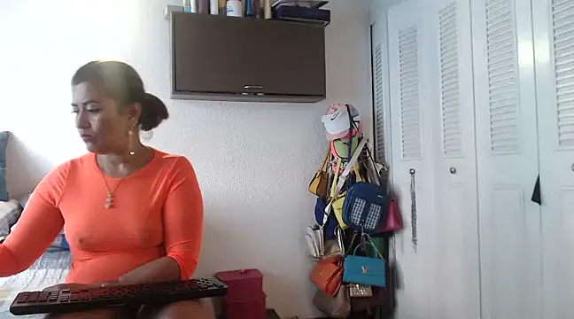 CamilaLix online show from 01/06/25, 06:41