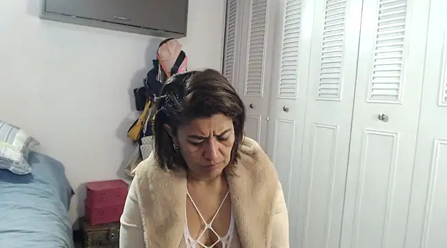 CamilaLix online show from 01/31/25, 05:09