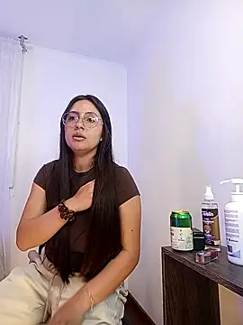 Snapshot of Gretta_Hot chatting on 03/28/26, 02:00 Gretta Hot online show from 03/28/26, 02:00