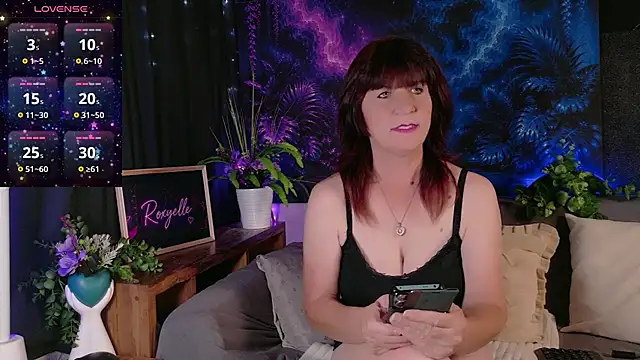 Snapshot of roxyyyrose chatting on 07/26/26, 09:32 roxyyyrose online show from 07/26/26, 09:32