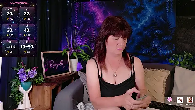 Snapshot of roxyyyrose chatting on 07/29/26, 10:08 roxyyyrose online show from 07/29/26, 10:08