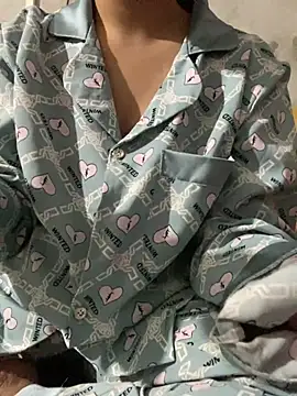 Snapshot of feng-a chatting on 01/15/25, 03:50 feng-a online show from 01/15/25, 03:50