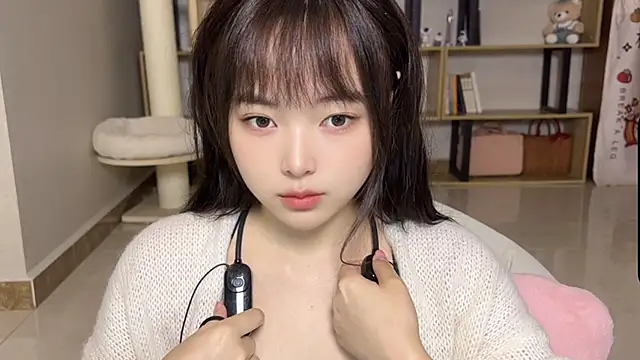 Chenjing0 online show from 10/09/25, 02:42