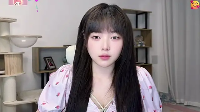 Snapshot of Chenjing0 chatting on 06/07/26, 12:20 Chenjing0 online show from 06/07/26, 12:20