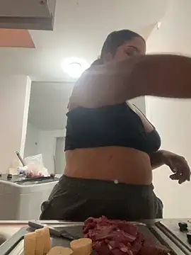 Snapshot of Scarlet_lace chatting on 12/13/25, 10:48 Scarlet lace online show from 12/13/25, 10:48