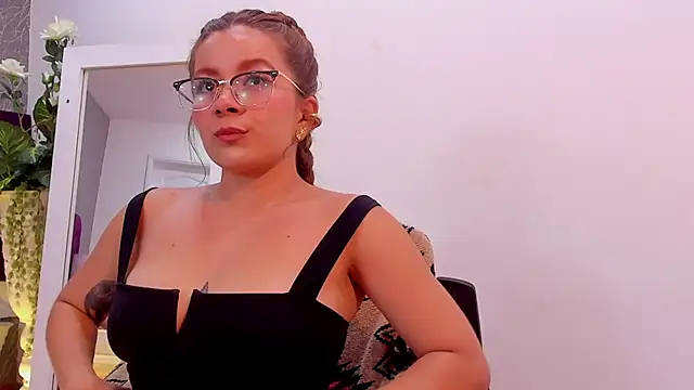 Snapshot of LiaCathaleya chatting on 03/12/25, 07:49 LiaCathaleya online show from 03/12/25, 07:49