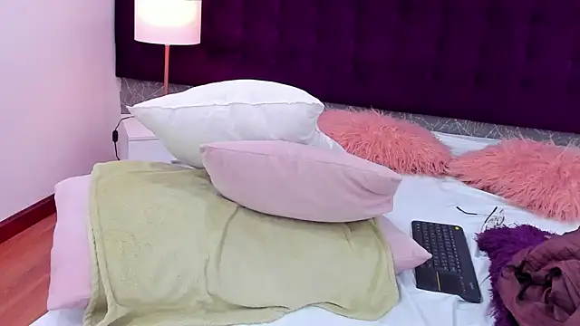 Snapshot of LiaCathaleya chatting on 03/21/25, 06:51 LiaCathaleya online show from 03/21/25, 06:51