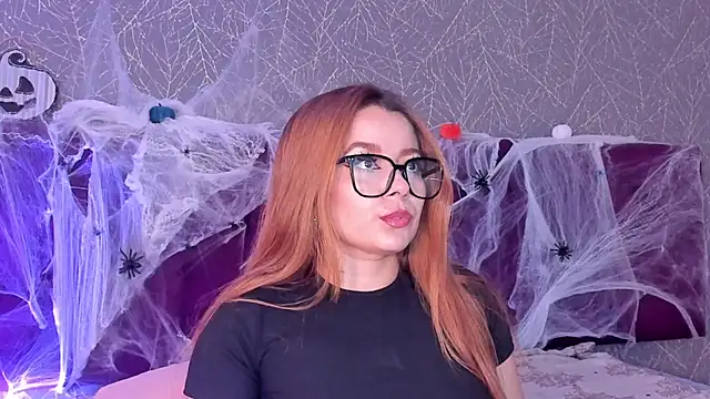 Snapshot of LiaCathaleya chatting on 10/13/25, 08:20 LiaCathaleya online show from 10/13/25, 08:20