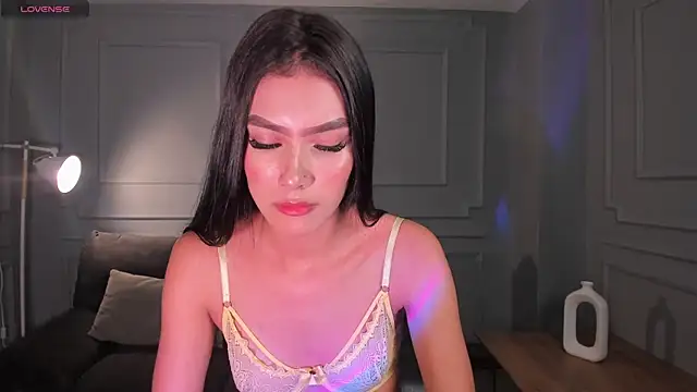 NiaSalvatore online show from 03/06/25, 10:15