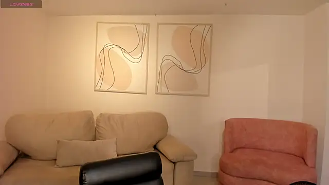 NiaSalvatore online show from 04/11/26, 07:51