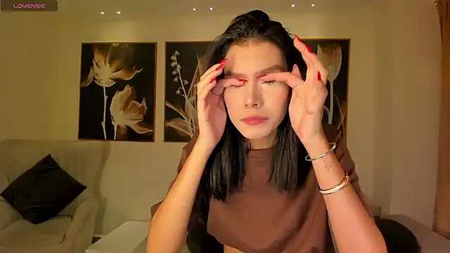 NiaSalvatore online show from 04/19/26, 05:23