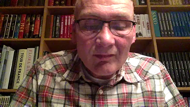 Snapshot of Parleg2 chatting on 09/26/25, 08:13 Parleg2 online show from 09/26/25, 08:13