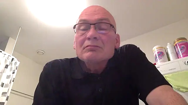 Snapshot of Parleg2 chatting on 09/29/25, 07:35 Parleg2 online show from 09/29/25, 07:35