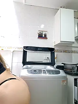 karina warthon online show from 10/04/25, 05:44