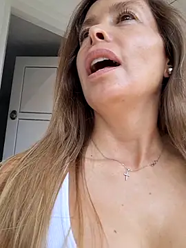 karina warthon online show from 10/23/25, 05:44