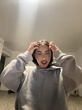 Snapshot of miaceleste chatting on 09/17/25, 08:43 miaceleste online show from 09/17/25, 08:43