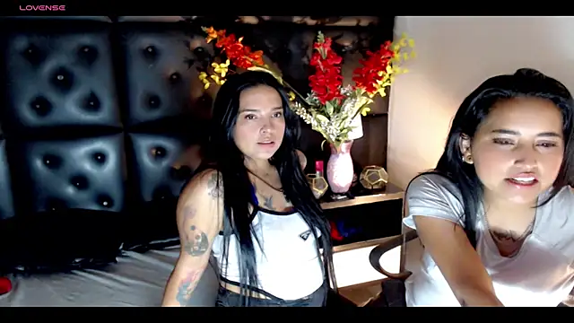 Snapshot of Carolaine01 chatting on 01/11/25, 11:35 Carolaine01 online show from 01/11/25, 11:35