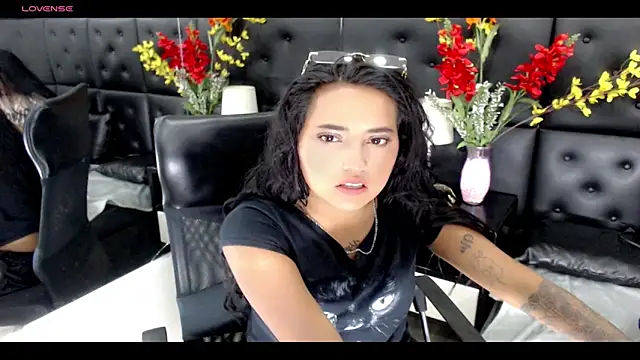 Snapshot of Carolaine01 chatting on 01/17/25, 08:11 Carolaine01 online show from 01/17/25, 08:11