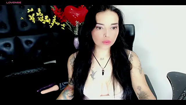 Snapshot of Carolaine01 chatting on 02/17/25, 10:03 Carolaine01 online show from 02/17/25, 10:03