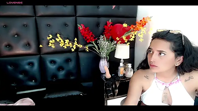 Snapshot of Carolaine01 chatting on 02/20/25, 01:25 Carolaine01 online show from 02/20/25, 01:25