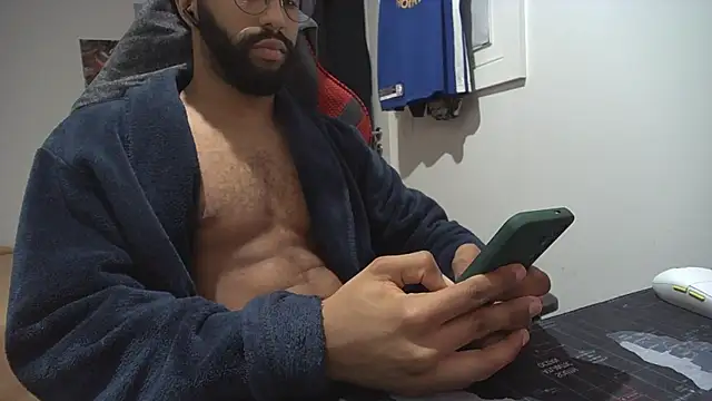 Snapshot of kevi_cocks chatting on 01/12/25, 05:03 kevi cocks online show from 01/12/25, 05:03