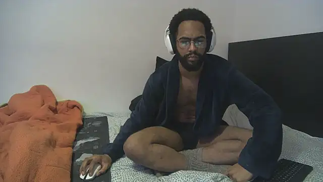 Snapshot of kevi_cocks chatting on 02/05/25, 11:39 kevi cocks online show from 02/05/25, 11:39