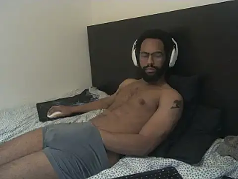 Snapshot of kevi_cocks chatting on 02/09/25, 01:22 kevi cocks online show from 02/09/25, 01:22