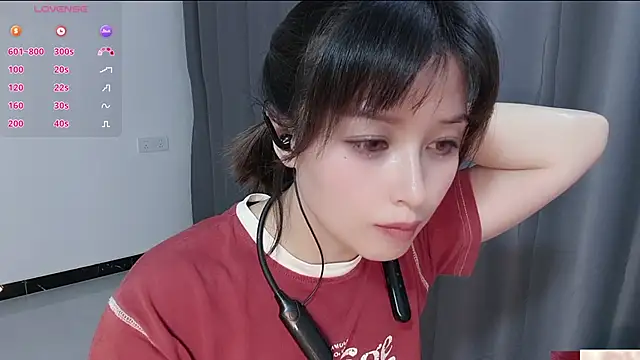 Snapshot of Lucky-xiuxiu chatting on 10/10/25, 04:39 Lucky-xiuxiu online show from 10/10/25, 04:39