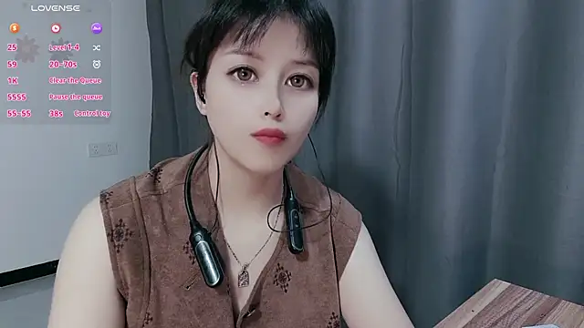 Snapshot of Lucky-xiuxiu chatting on 10/17/25, 01:14 Lucky-xiuxiu online show from 10/17/25, 01:14